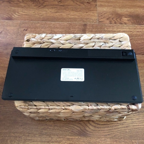 Small wireless keyboard for ipad, tablet, iphone, - Picture 2 of 3